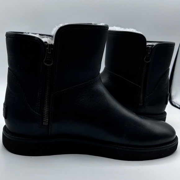 Uggs leather side zip sherpa lined SZ 9  . - Picture 11 of 16